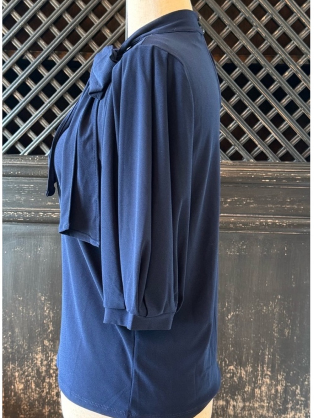 CeCe Puff Sleeve Crepe Knit Top with Statement Bow Size Medium Stretch MSRP $79 - Picture 2 of 6